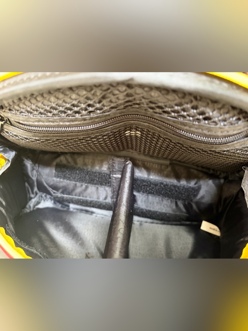 United Colors Of Benetton Vintage Camera Bag Black Fanny Pack NICE - Picture 10 of 14